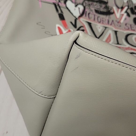 VS Fall 2018 Collection Graffiti Tote Grey With Wristlet Limited Edition - Picture 7 of 10